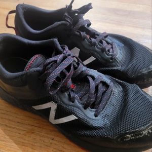 Black/Red New Balace